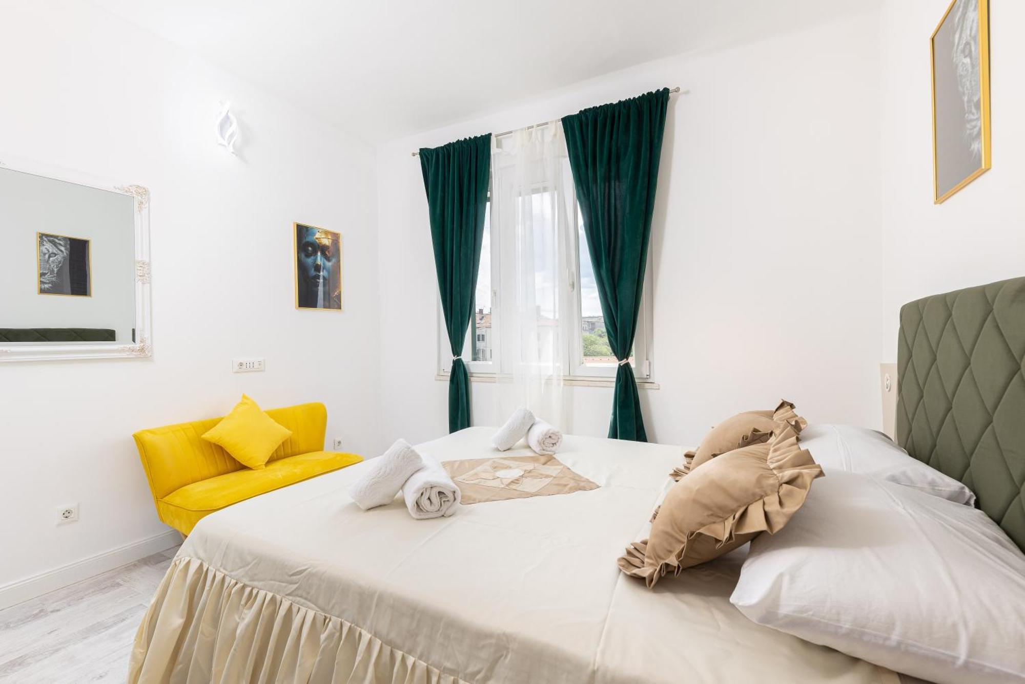 Lions Suites Split Bagian luar foto