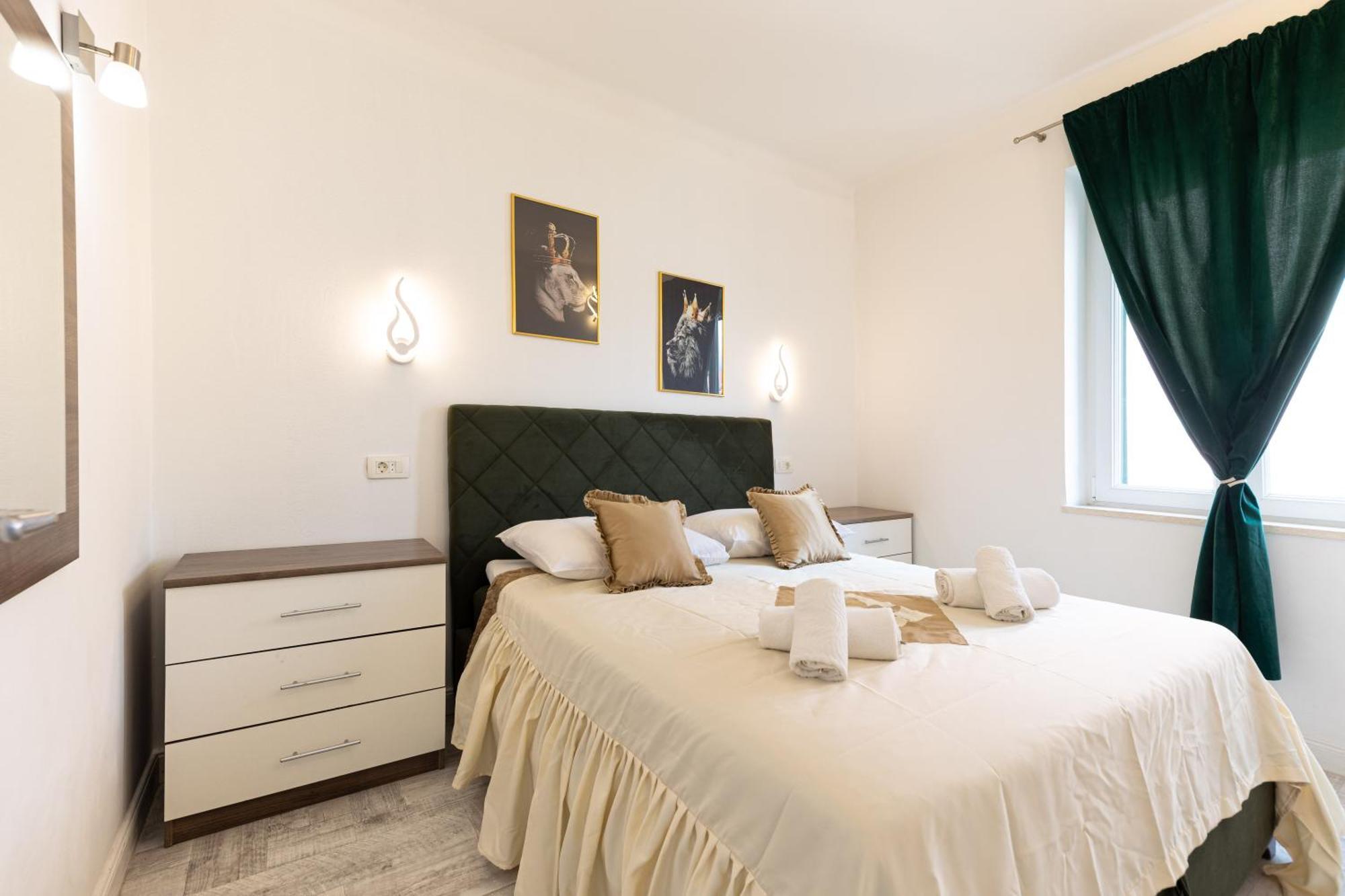 Lions Suites Split Bagian luar foto