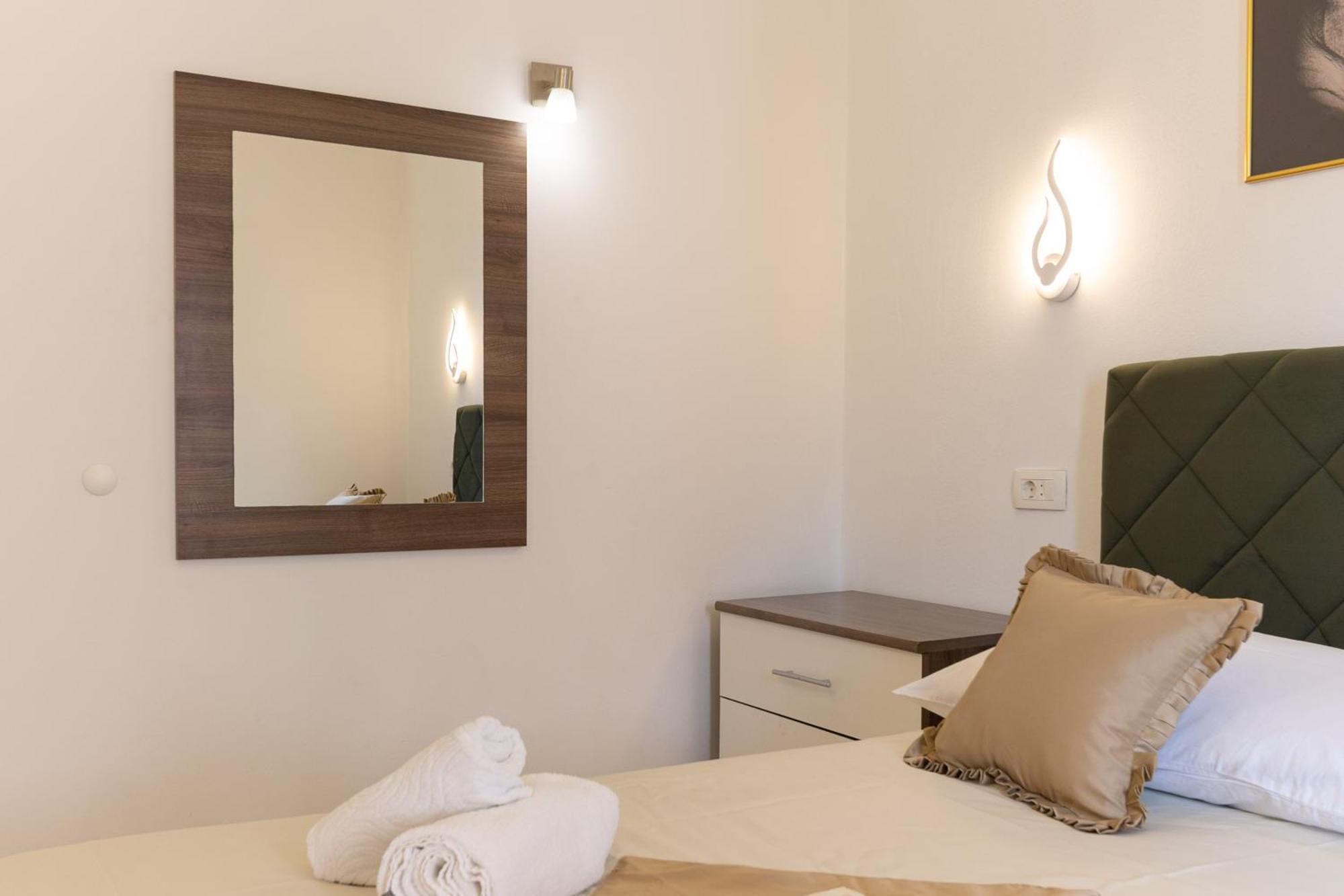 Lions Suites Split Bagian luar foto